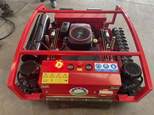 SEKAČKA S RC A GPS NAVIGACÍ SKK80 pásová