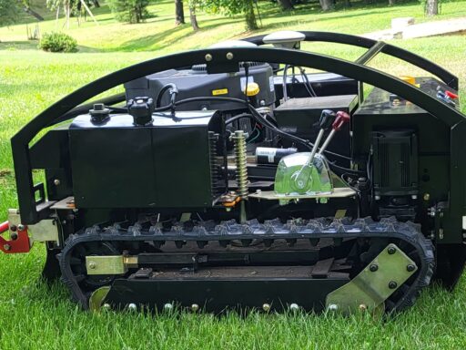 SEKAČKA S RC A GPS NAVIGACÍ SKK100-2 pásová