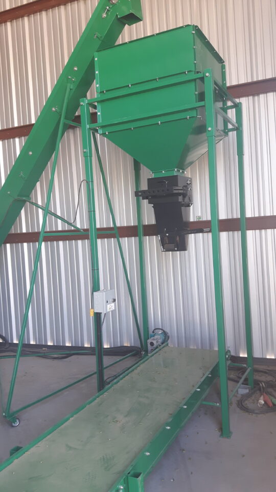 Pás pod pytlovací váhu