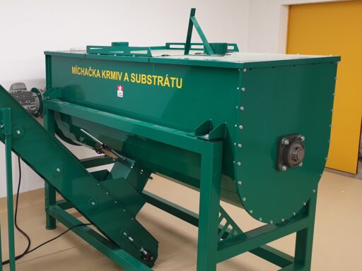 Horizontální míchačka krmiv a substrátu