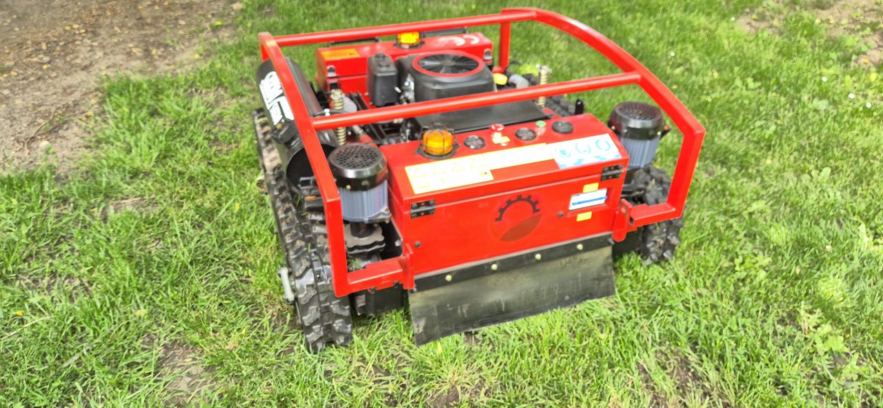 RC sekačka SKK90/22HP-pásová